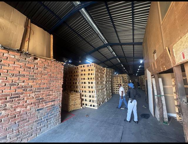 700M² WAREHOUSE TO LET IN KEW INDUSTRIAL